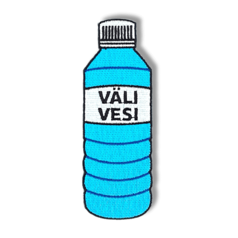 Brodeerattu haalarimerkki vesipullosta laserleikatulla reunalla, tekstillä: ''Välivesi''