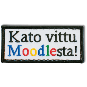 Brodeerattu haalarimerkki Moodlesta saumatulla reunalla, tekstillä: ''Kato vittu Moodlesta''