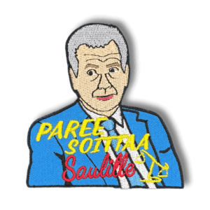 Brodeerattu haalarimerkki Sauli Niinistöstä Better Call Saul -meeminä laserleikatulla reunalla ja tekstillä: ''Paree soittaa Saulille''.