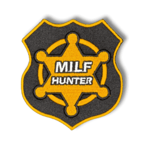 Brodeerattu haalarimerkki sheriffin tunnusmerkistä laserleikatulla reunalla, tekstillä: ''MILF hunter''
